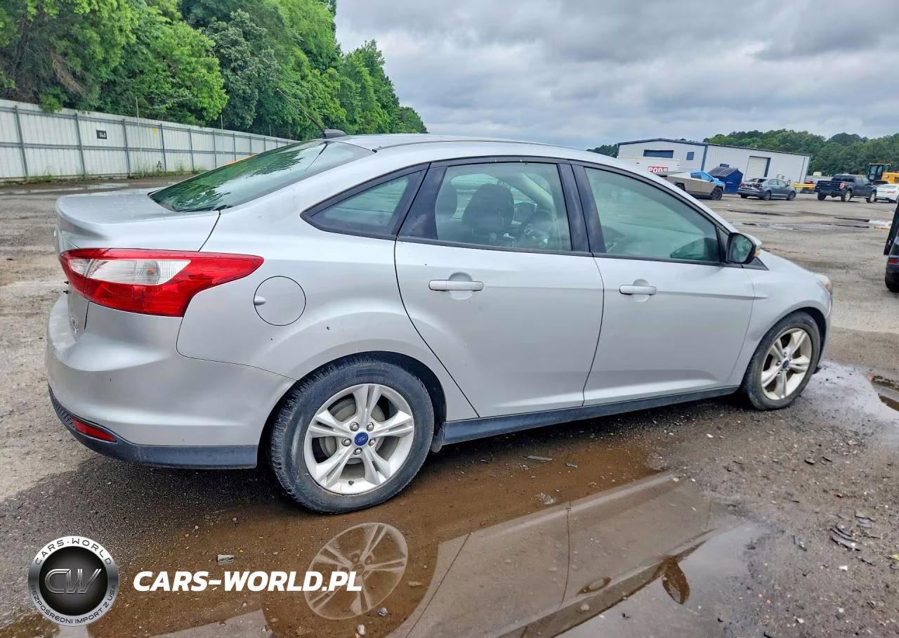 2014 Ford Focus Se VIN:1FADP3F21EL181404 - 3