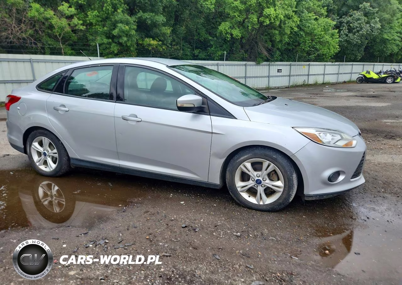 2014 Ford Focus Se VIN:1FADP3F21EL181404 - 4