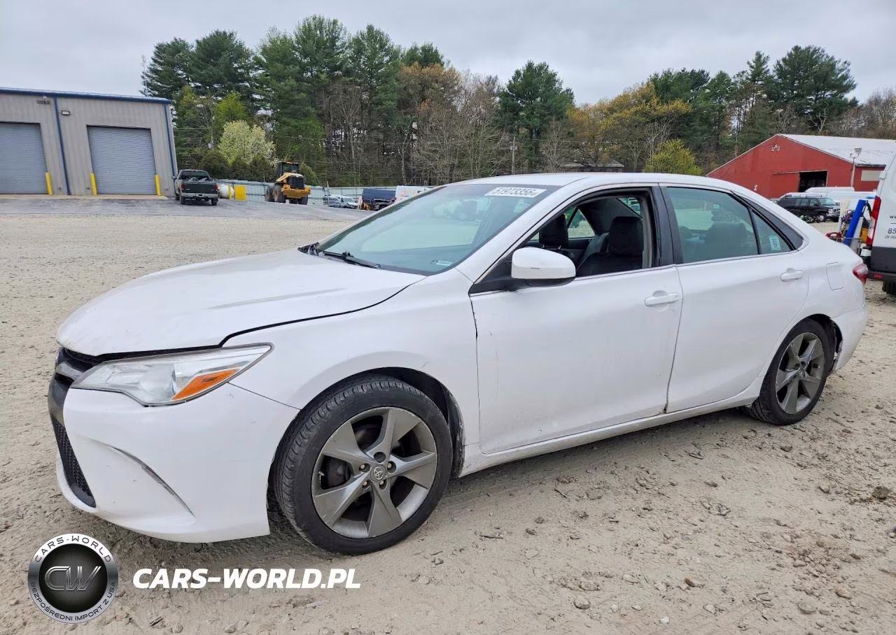 2015 Toyota Camry Hybrid Le