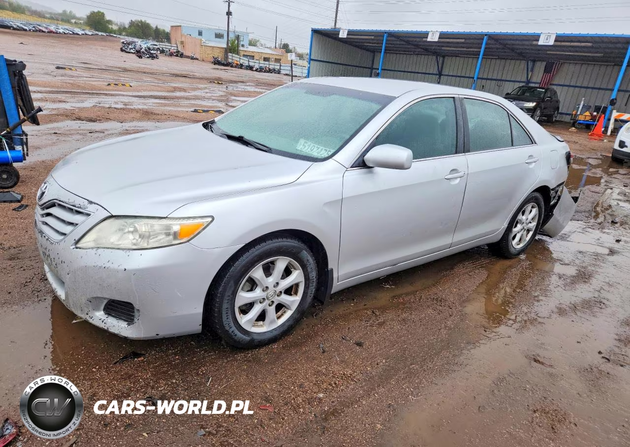 2011 Toyota Camry Le – zdjęcie 1 z 12