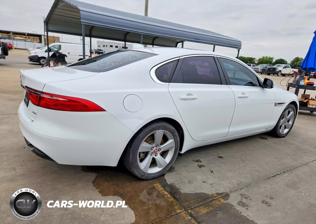 2018 JAGUAR XF VIN:SAJBR4FX5JCY70175 - 3
