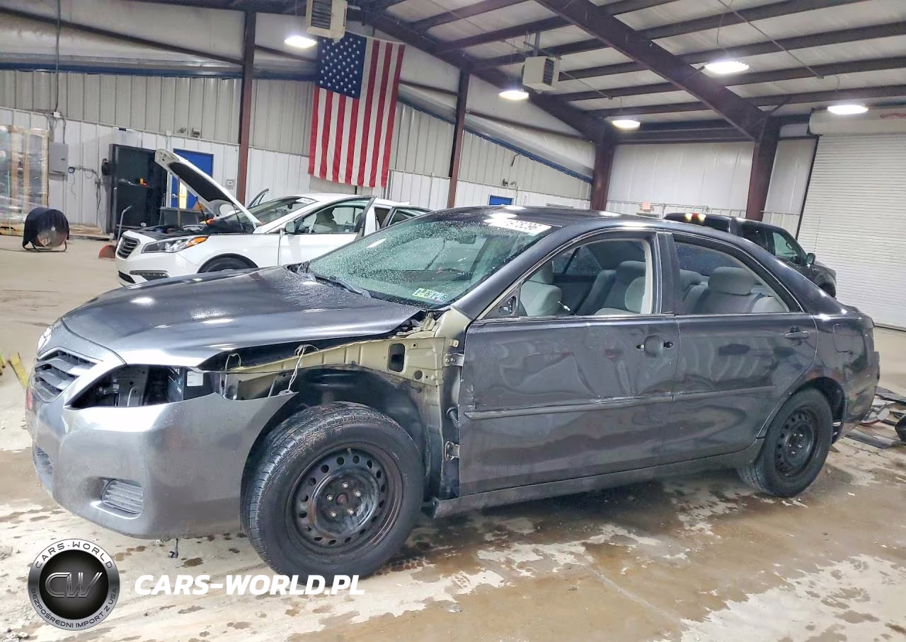 2011 Toyota Camry Le – zdjęcie 1 z 13