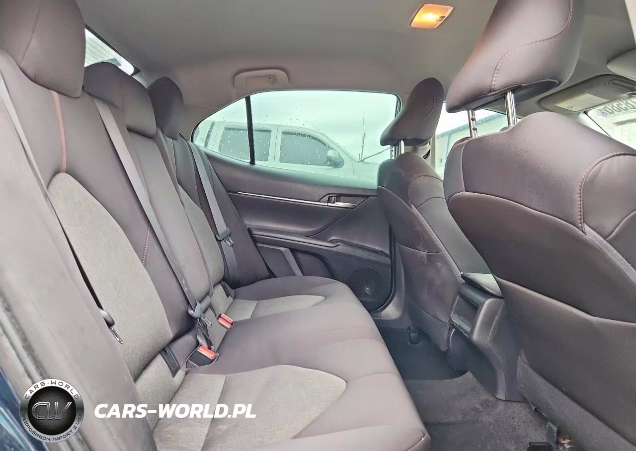 2019 Toyota Camry Le VIN:4T1B11HK6KU826201 - 10