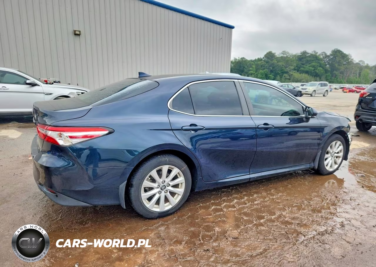 2019 Toyota Camry Le VIN:4T1B11HK6KU826201 - 3