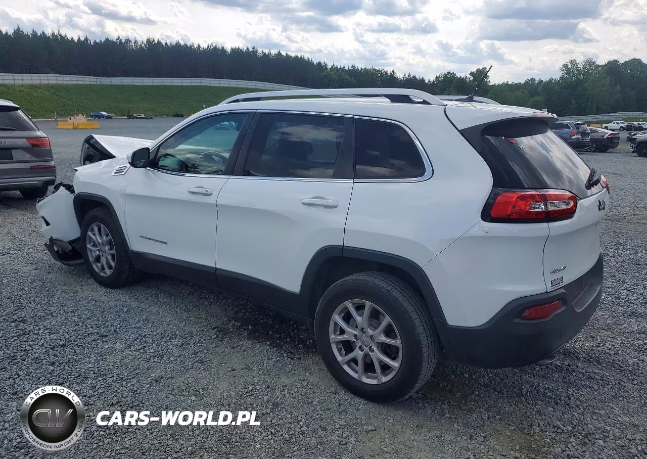 2016 Jeep Cherokee Latitude VIN:1C4PJMCB2GW282715 - 2