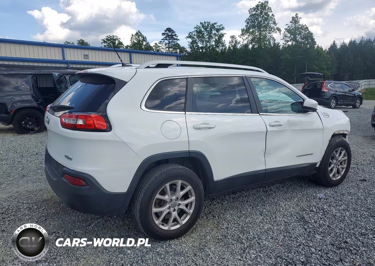 2016 Jeep Cherokee Latitude VIN:1C4PJMCB2GW282715 - 3