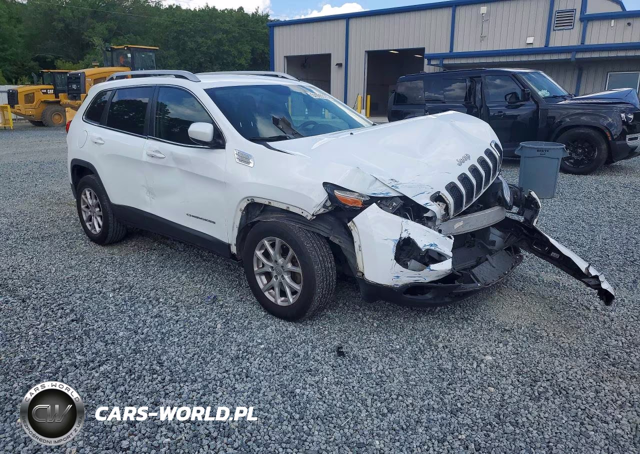 2016 Jeep Cherokee Latitude VIN:1C4PJMCB2GW282715 - 4