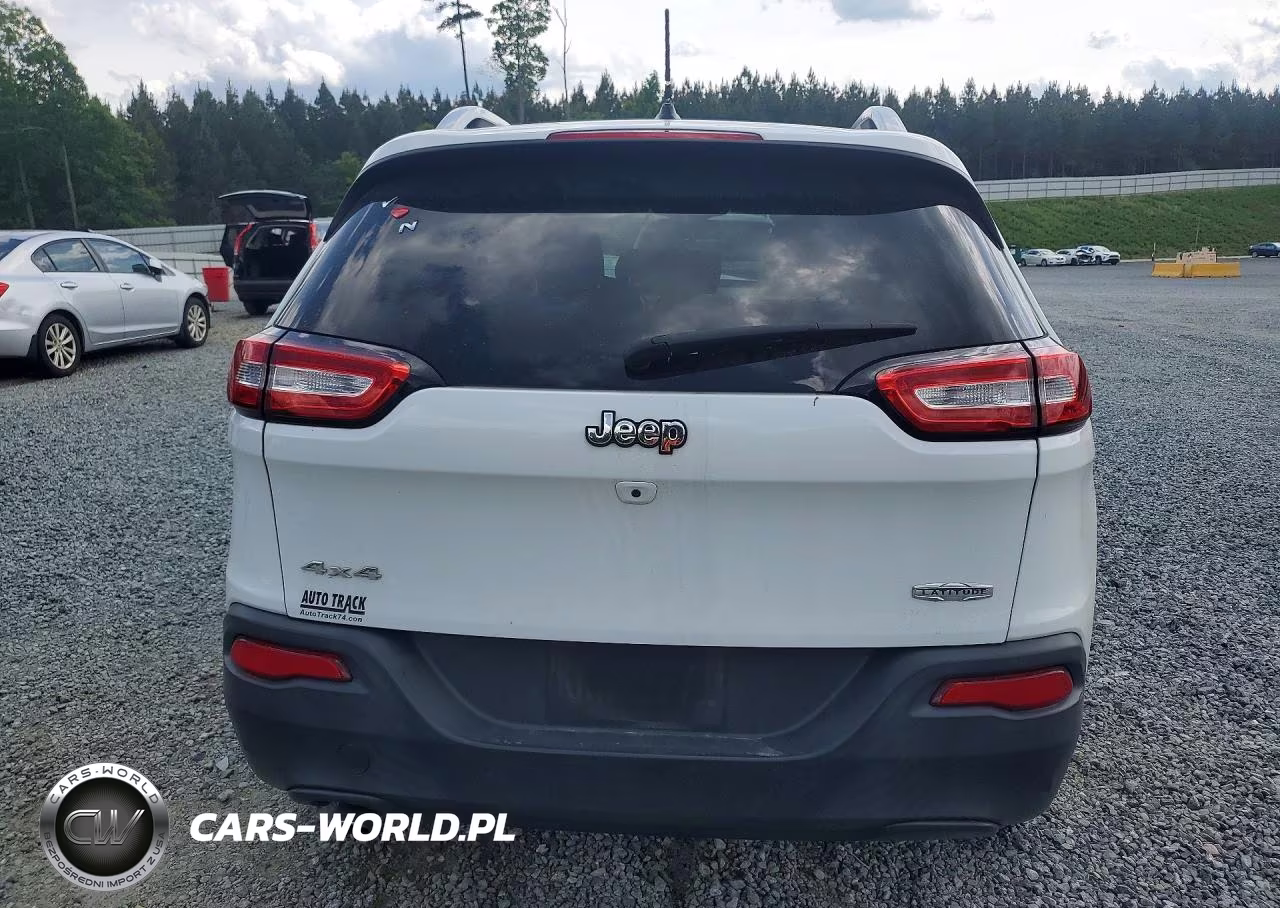 2016 Jeep Cherokee Latitude VIN:1C4PJMCB2GW282715 - 6