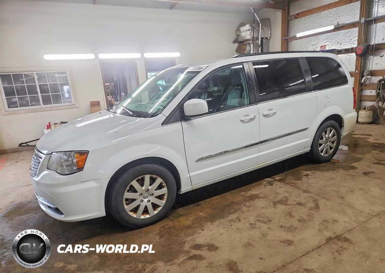 2015 Chrysler Town & Country Touring – zdjęcie 1 z 13