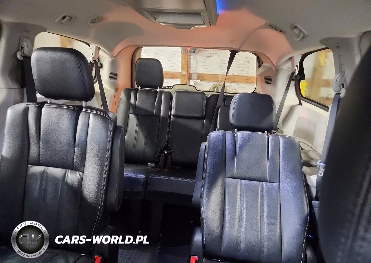 2015 Chrysler Town & Country Touring VIN:2C4RC1BG0FR588558 - 10