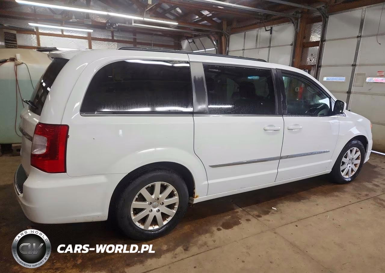 2015 Chrysler Town & Country Touring VIN:2C4RC1BG0FR588558 - 3