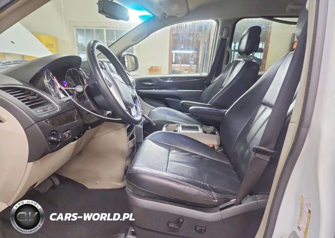 2015 Chrysler Town & Country Touring VIN:2C4RC1BG0FR588558 - 7