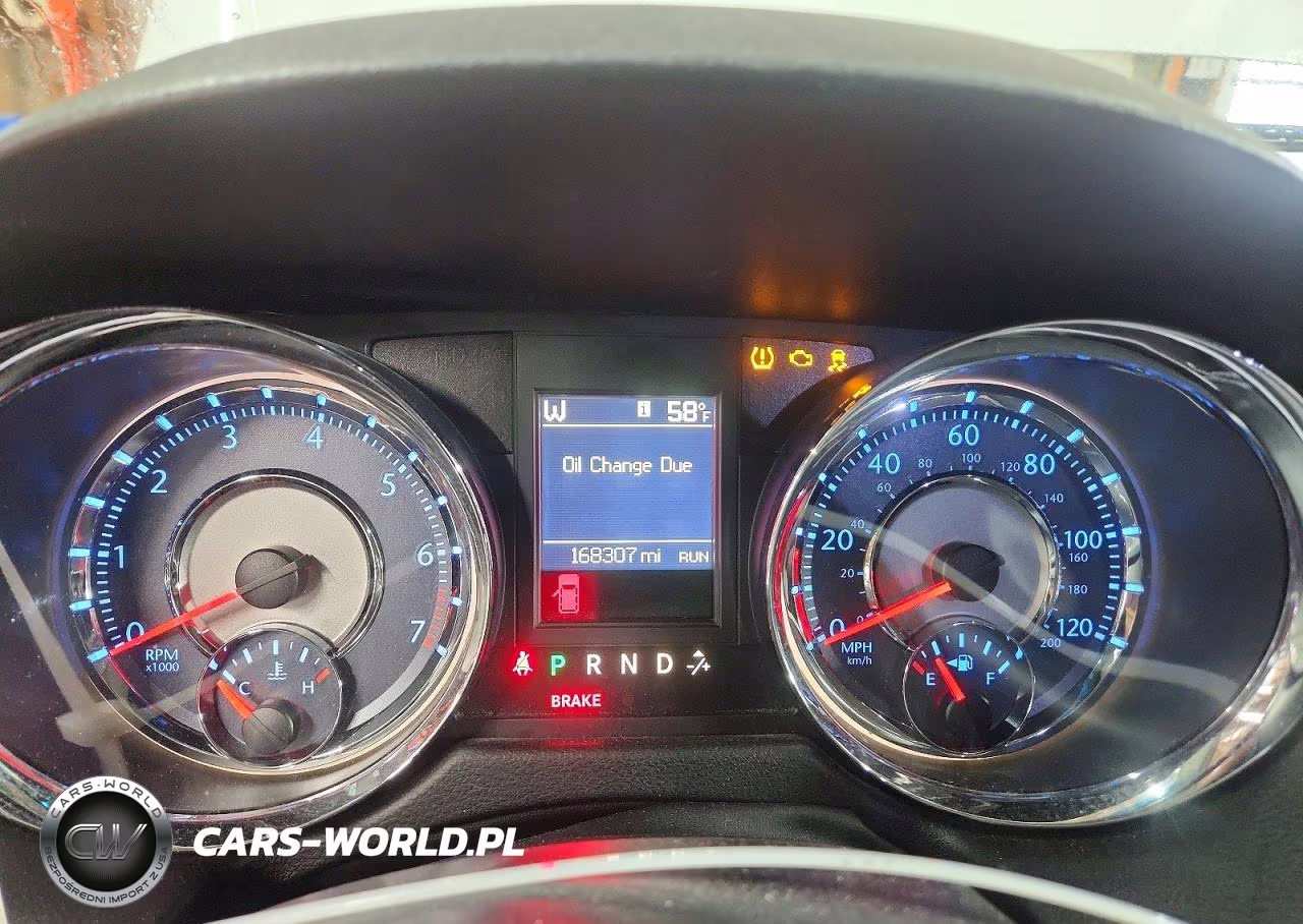 2015 Chrysler Town & Country Touring VIN:2C4RC1BG0FR588558 - 9