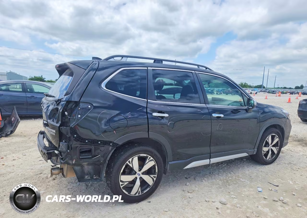 2019 Subaru Forester Touring VIN:JF2SKAWC4KH502817 - 3