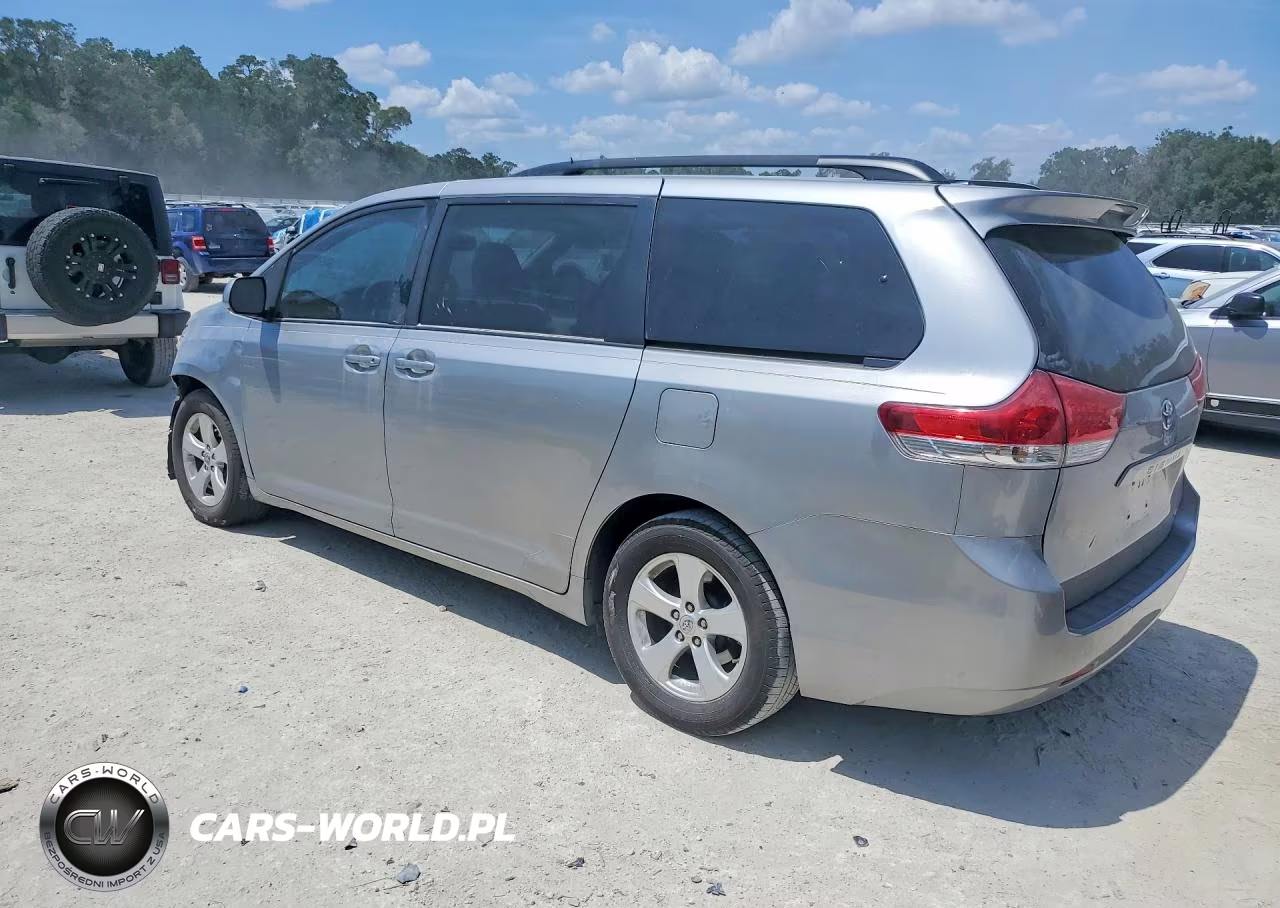 2012 Toyota Sienna Le VIN:5TDKK3DC5CS268035 - 2