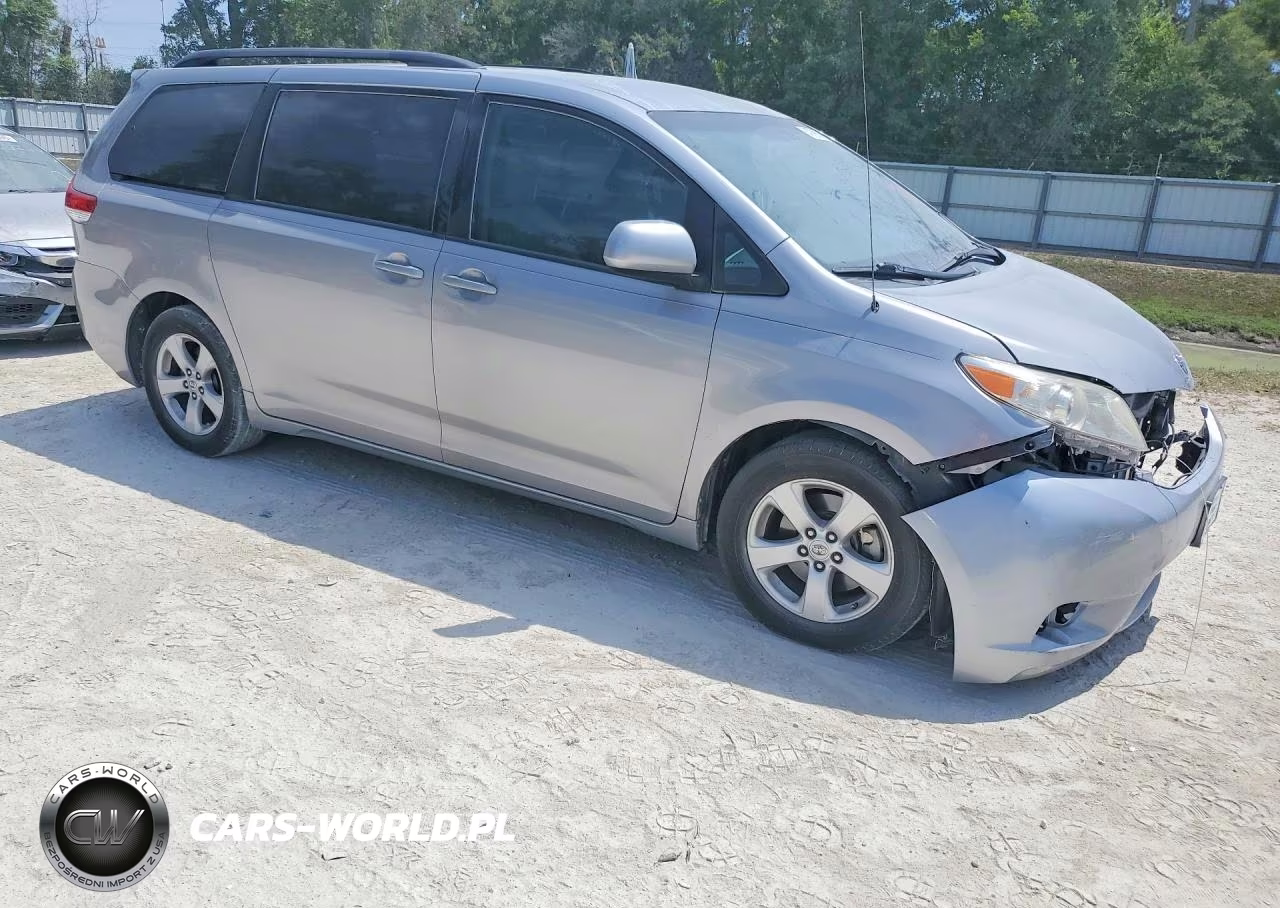 2012 Toyota Sienna Le VIN:5TDKK3DC5CS268035 - 4