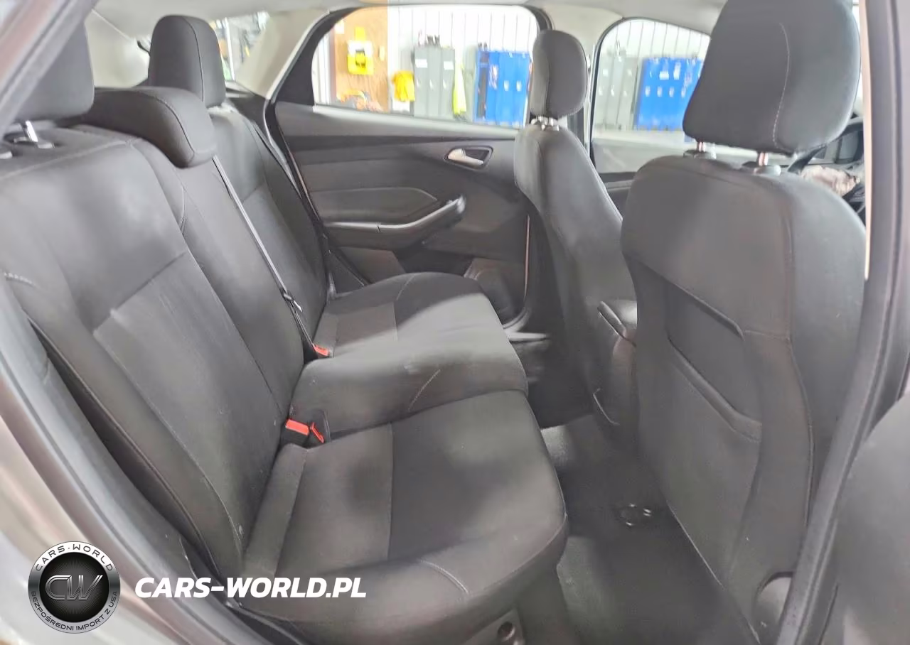 2018 Ford Focus Se VIN:1FADP3K28JL234938 - 10