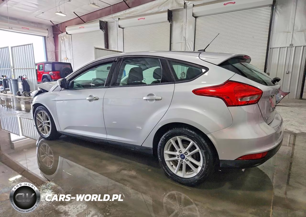 2018 Ford Focus Se VIN:1FADP3K28JL234938 - 2