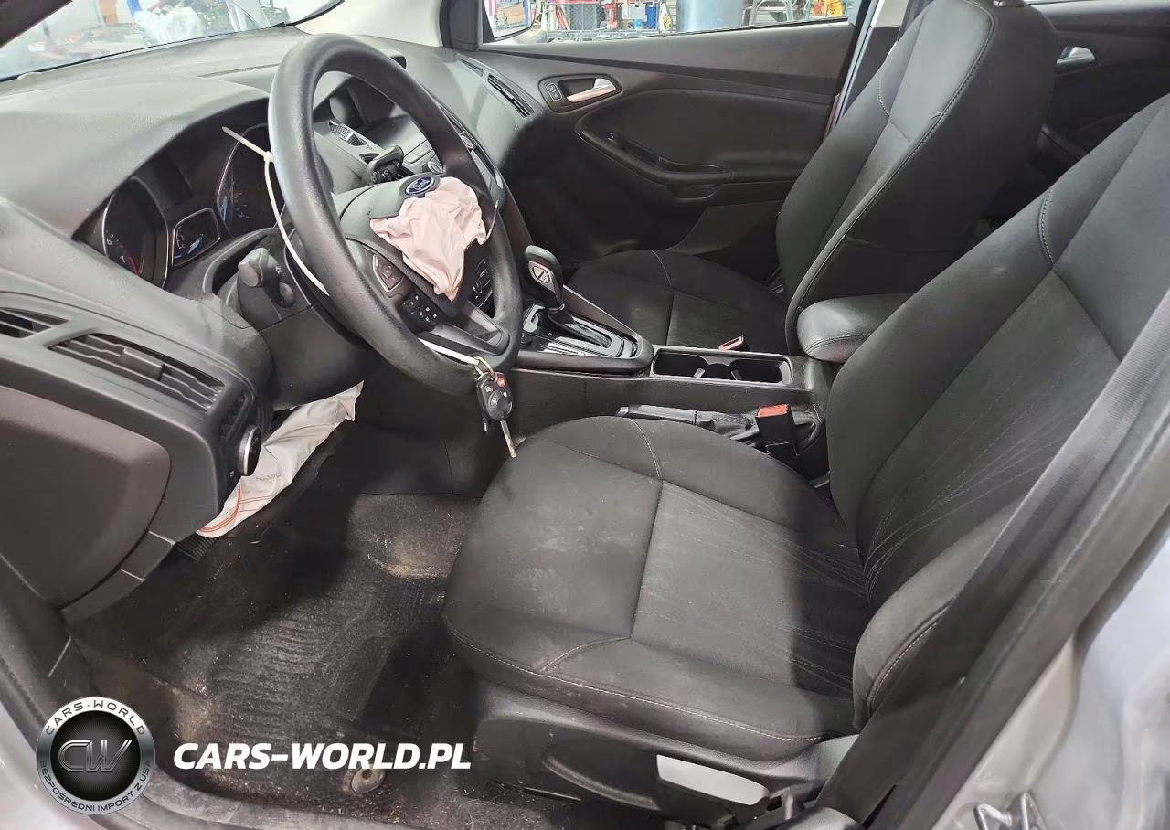 2018 Ford Focus Se VIN:1FADP3K28JL234938 - 7