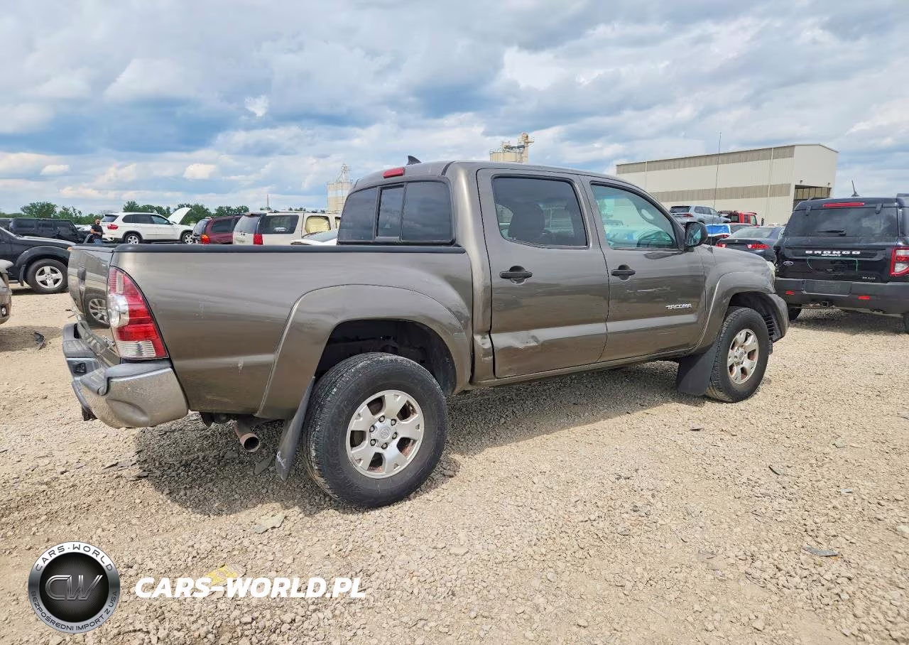 2014 Toyota Tacoma Double Cab VIN:3TMLU4EN4EM141834 - 3