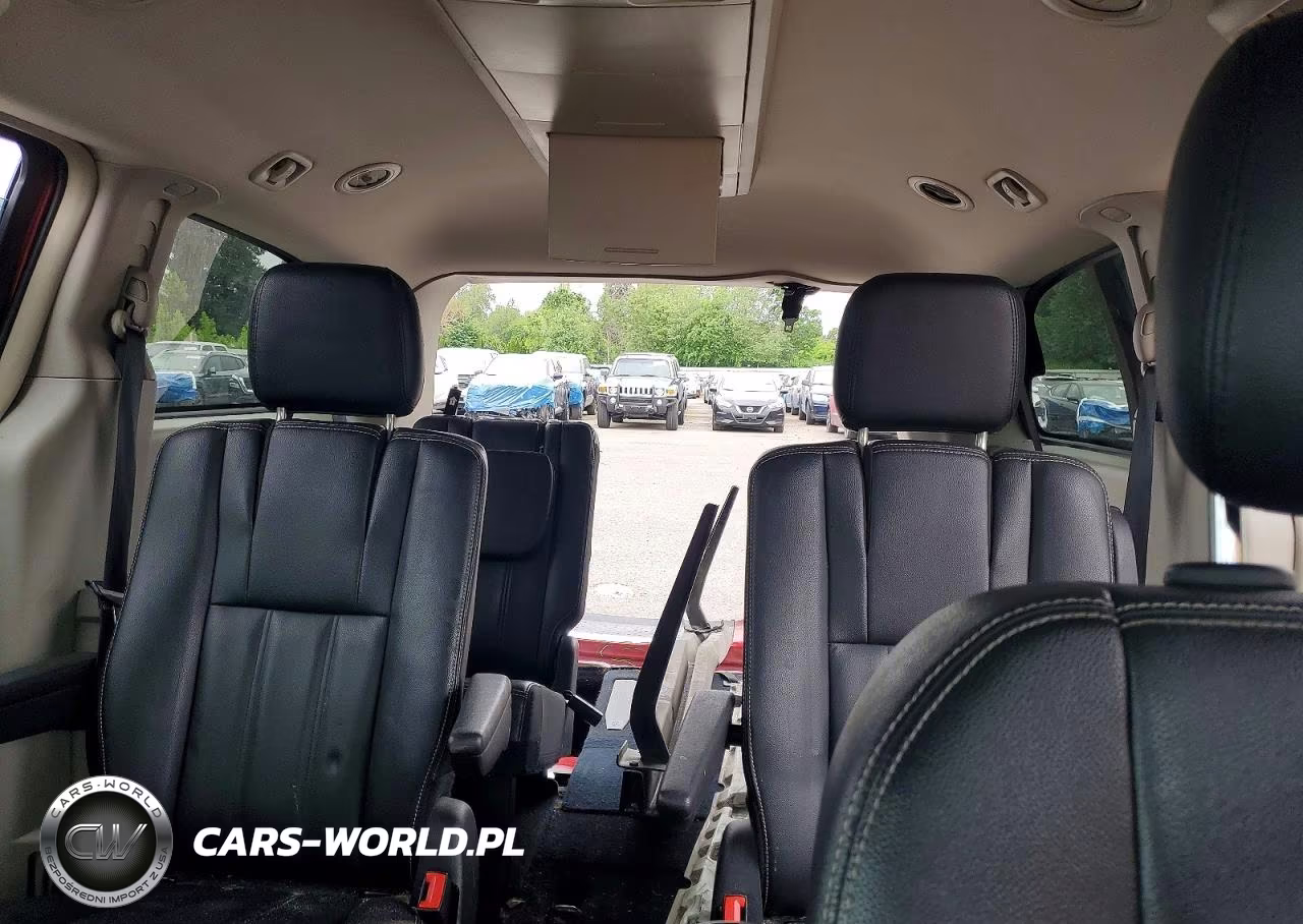 2016 Chrysler Town & Country Touring VIN:2C4RC1BG5GR294736 - 10