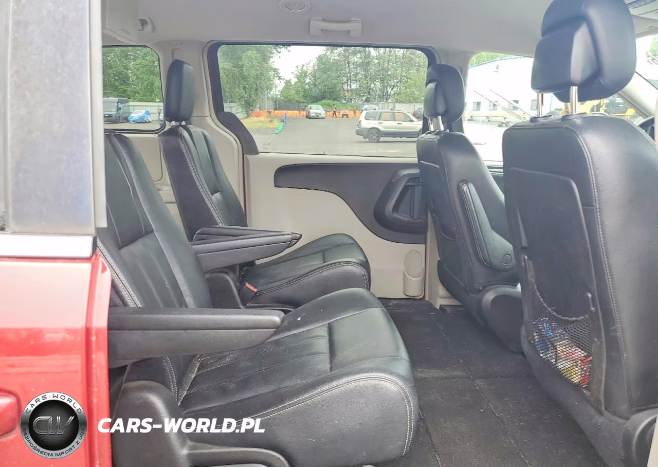 2016 Chrysler Town & Country Touring VIN:2C4RC1BG5GR294736 - 11