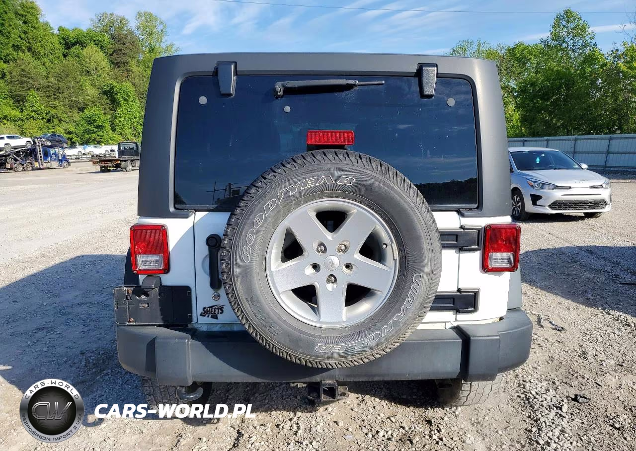 2015 Jeep Wrangler Unlimited Sport VIN:1C4HJWDG3FL657327 - 6