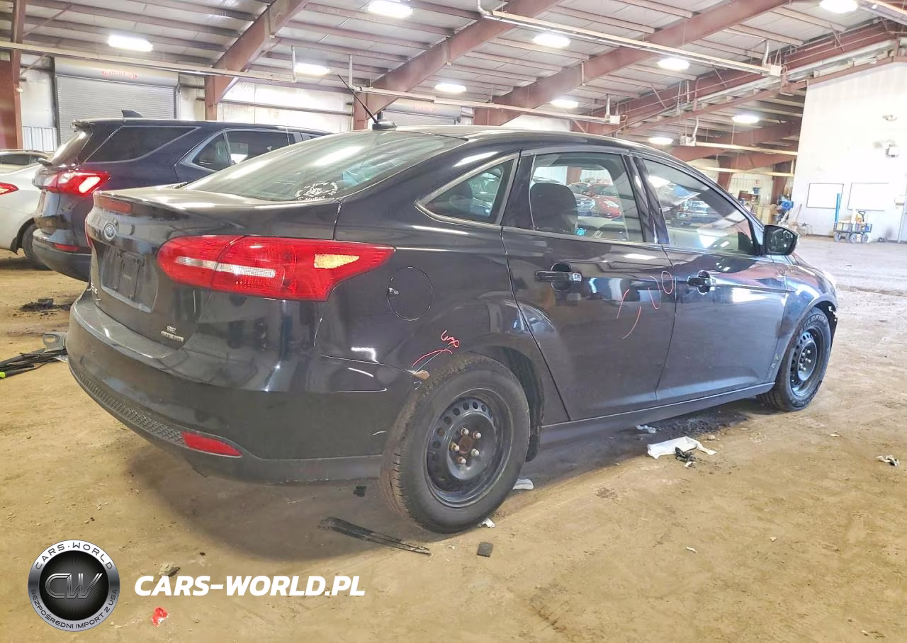 2016 Ford Focus Se VIN:1FADP3F21GL209978 - 3