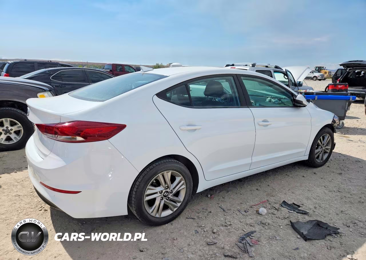 2018 Hyundai Elantra Sel VIN:5NPD84LF4JH221154 - 3