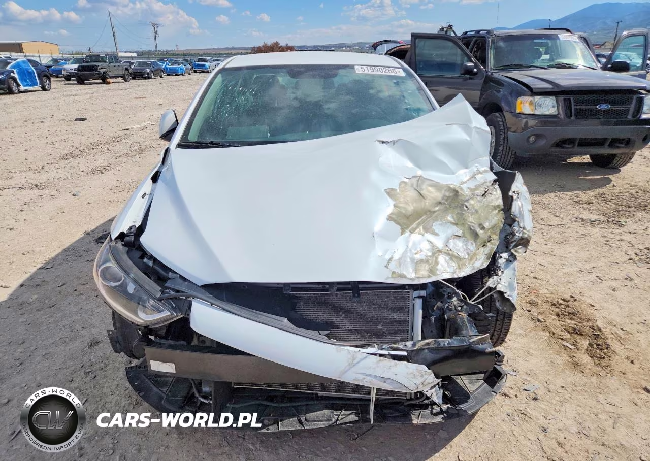 2018 Hyundai Elantra Sel VIN:5NPD84LF4JH221154 - 5