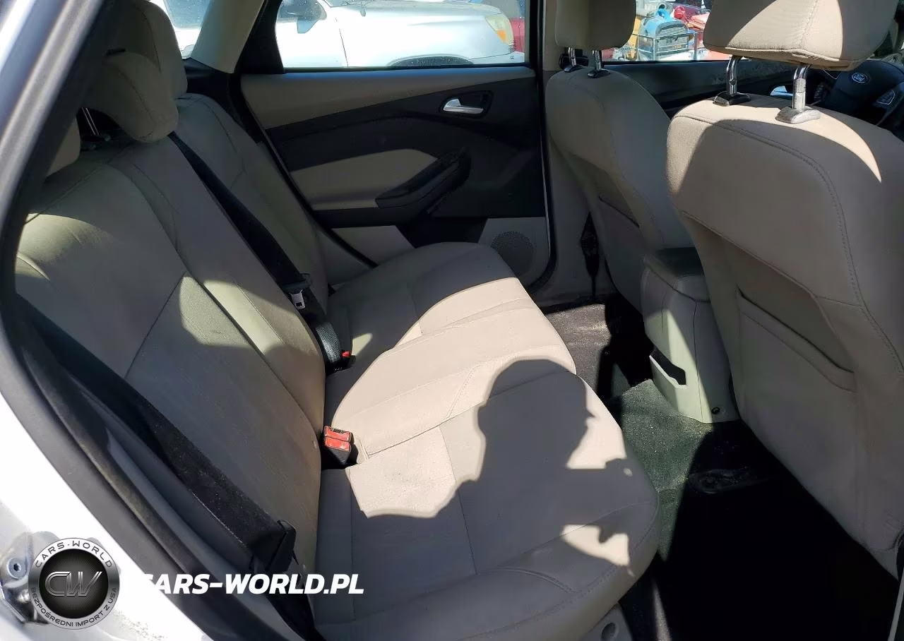 2017 Ford Focus Se VIN:1FADP3K26HL231255 - 10