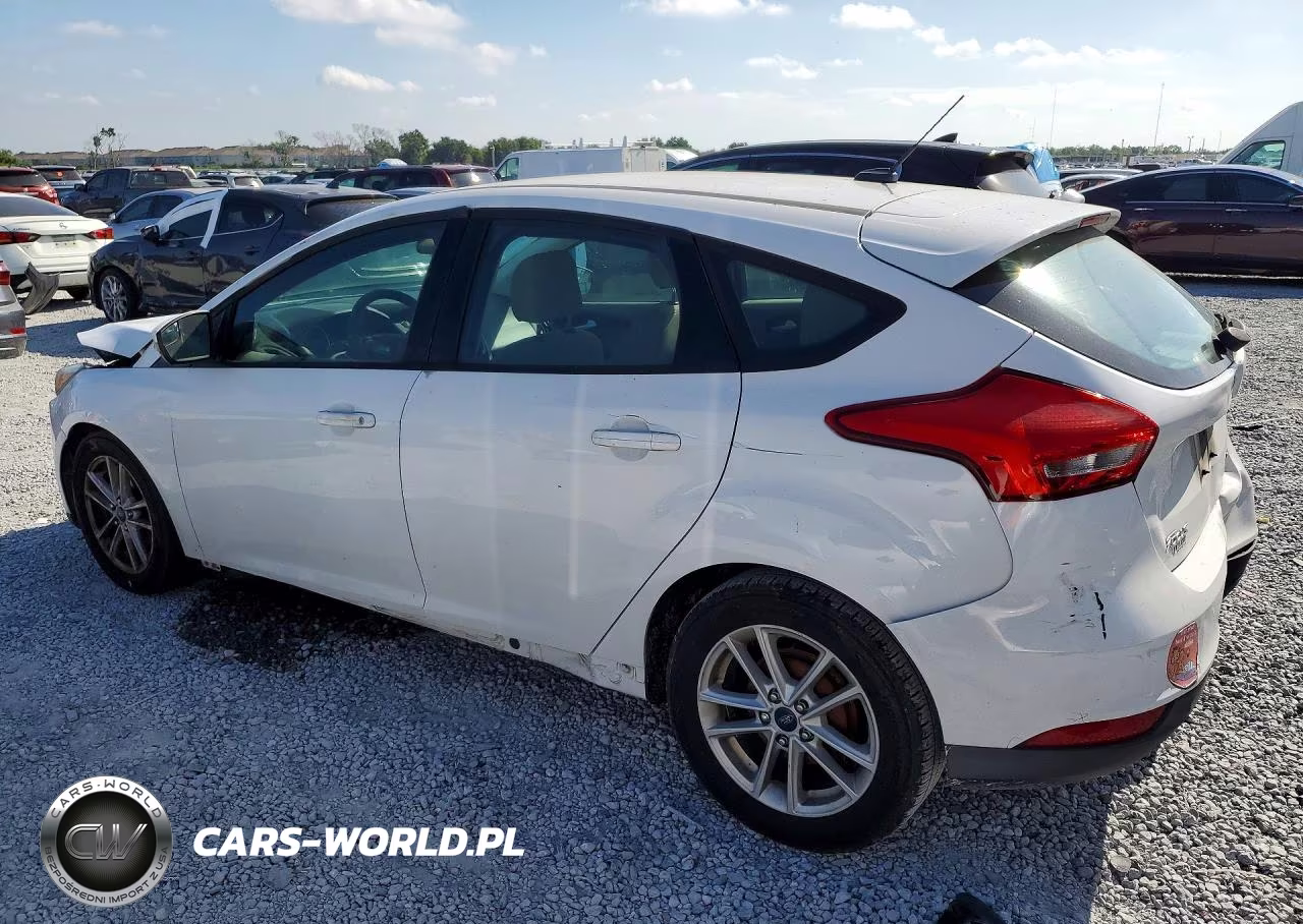 2017 Ford Focus Se VIN:1FADP3K26HL231255 - 2