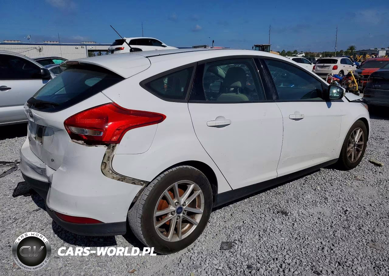 2017 Ford Focus Se VIN:1FADP3K26HL231255 - 3