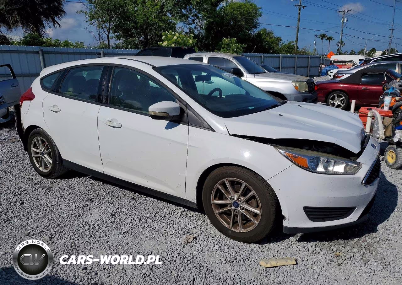 2017 Ford Focus Se VIN:1FADP3K26HL231255 - 4