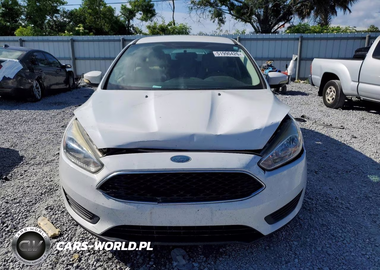 2017 Ford Focus Se VIN:1FADP3K26HL231255 - 5
