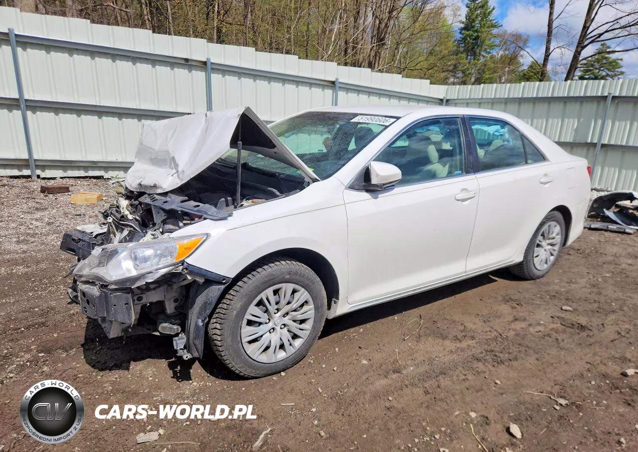 2014 Toyota Camry Le – zdjęcie 1 z 13