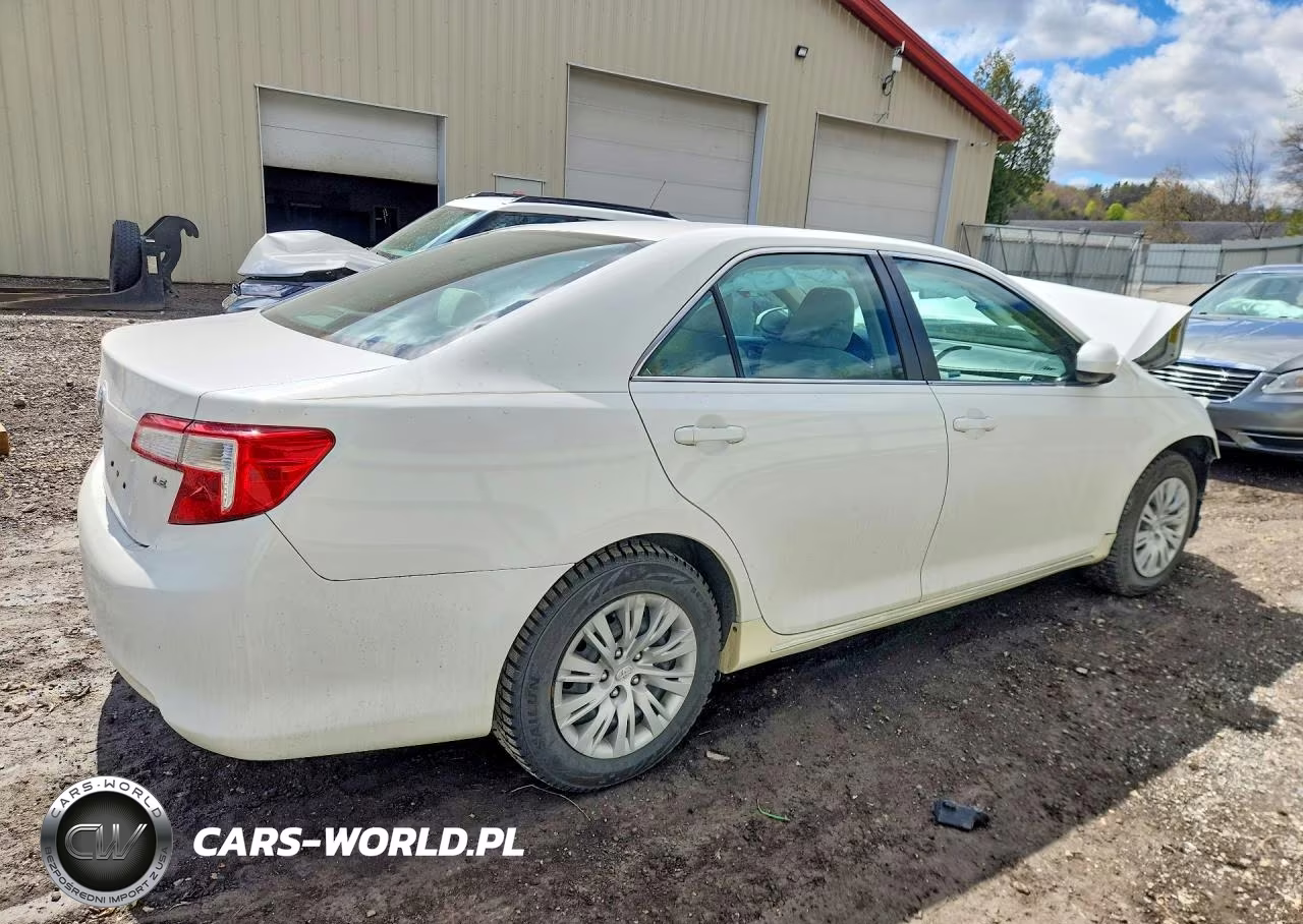 2014 Toyota Camry Le VIN:4T1BF1FK2EU438438 - 3