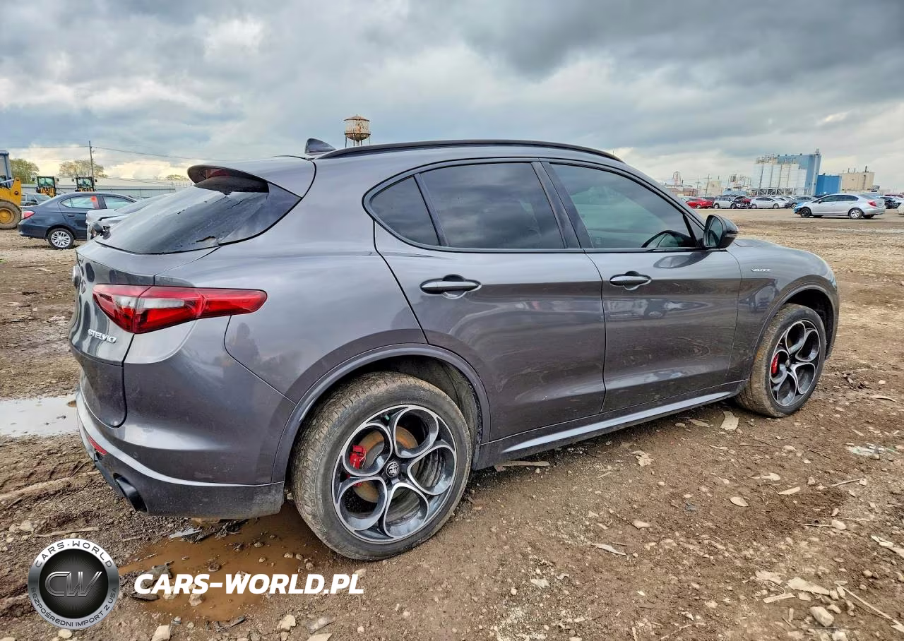 2022 Alfa Romeo Stelvio Ti VIN:ZASPAKBN2N7D38179 - 3