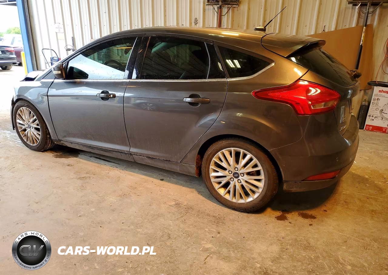 2018 Ford Focus Titanium VIN:1FADP3N28JL316857 - 2