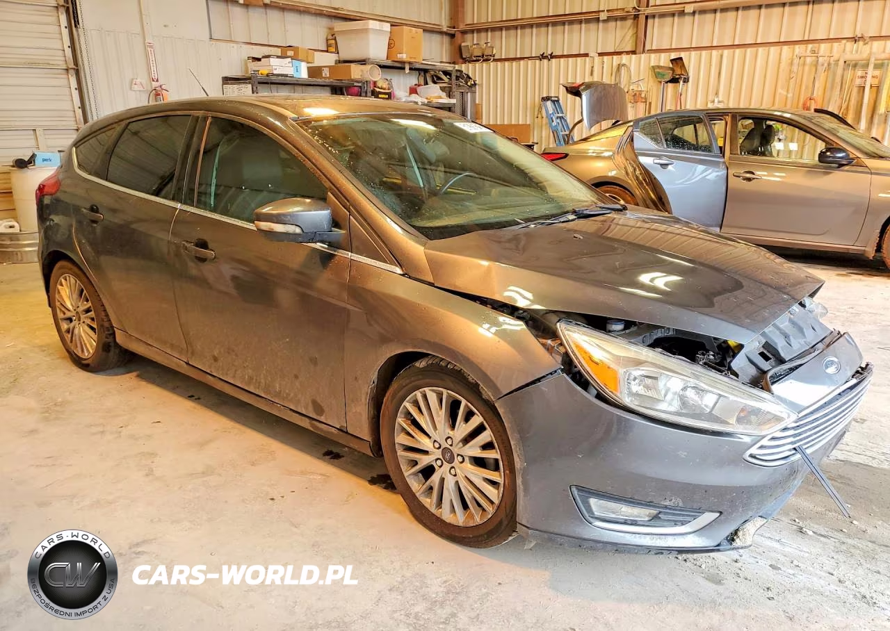 2018 Ford Focus Titanium VIN:1FADP3N28JL316857 - 4