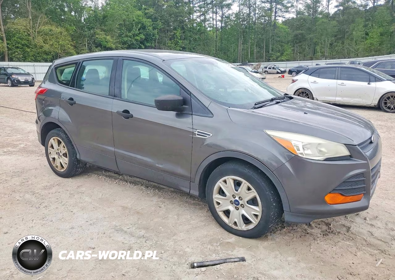2015 Ford Escape S VIN:1FMCU0F77FUB10305 - 4
