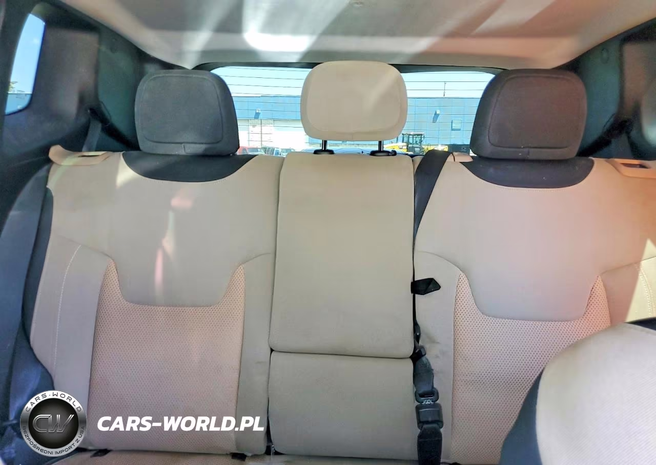 2016 Jeep Renegade Latitude VIN:ZACCJBBTXGPD49104 - 10