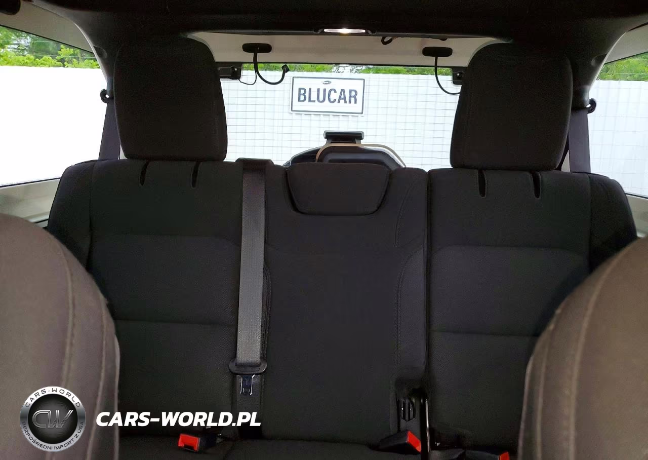 2020 Jeep Wrangler Unlimited Sahara VIN:1C4HJXEN9LW258287 - 10