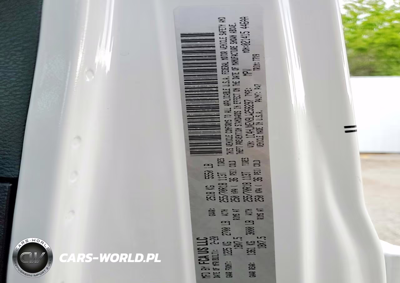 2020 Jeep Wrangler Unlimited Sahara VIN:1C4HJXEN9LW258287 - 13