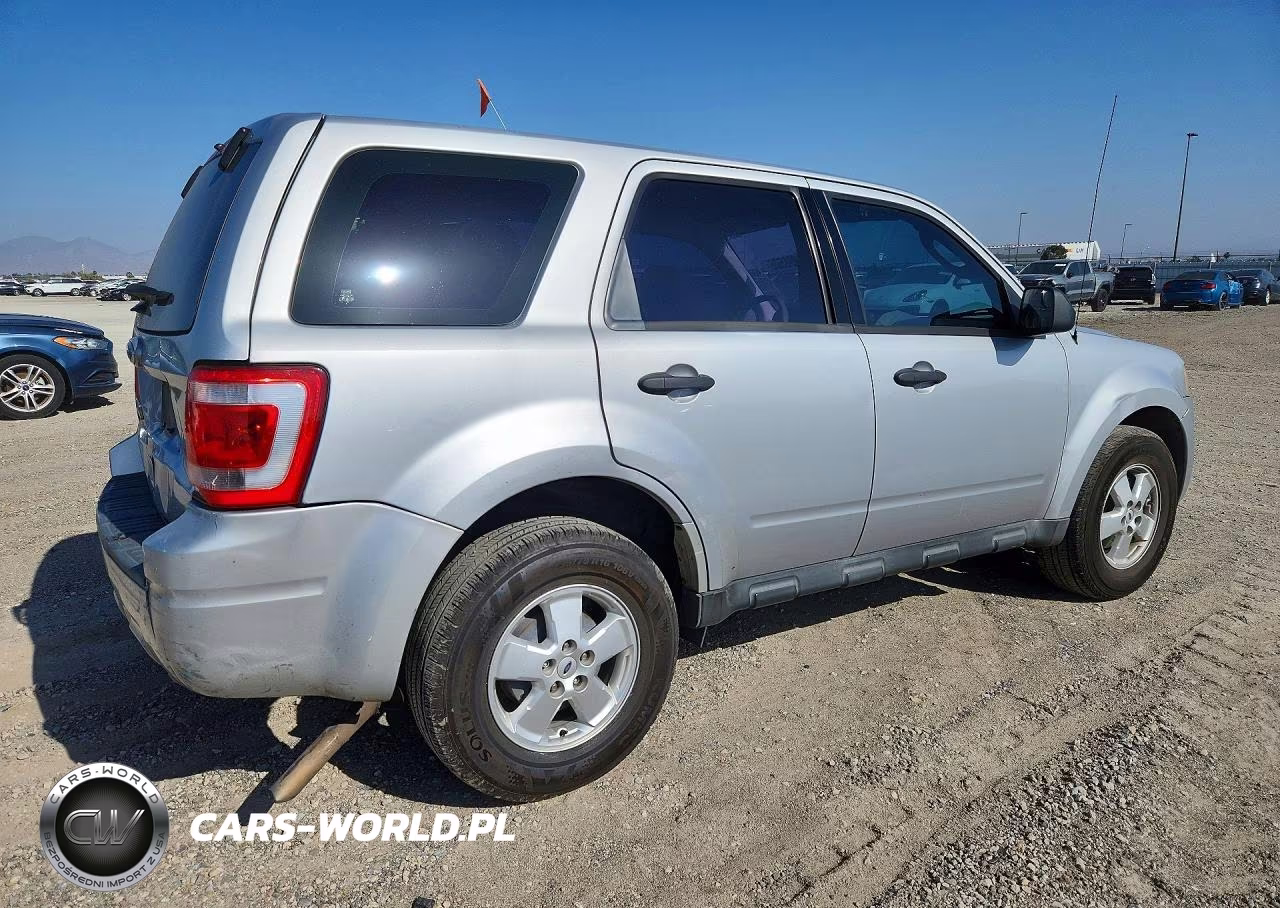 2011 Ford Escape Xls VIN:1FMCU0C73BKC23744 - 3