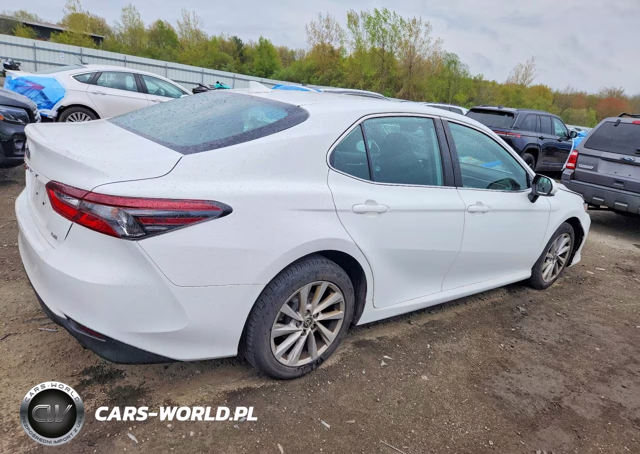 2021 Toyota Camry Le VIN:4T1C11AK6MU413762 - 3