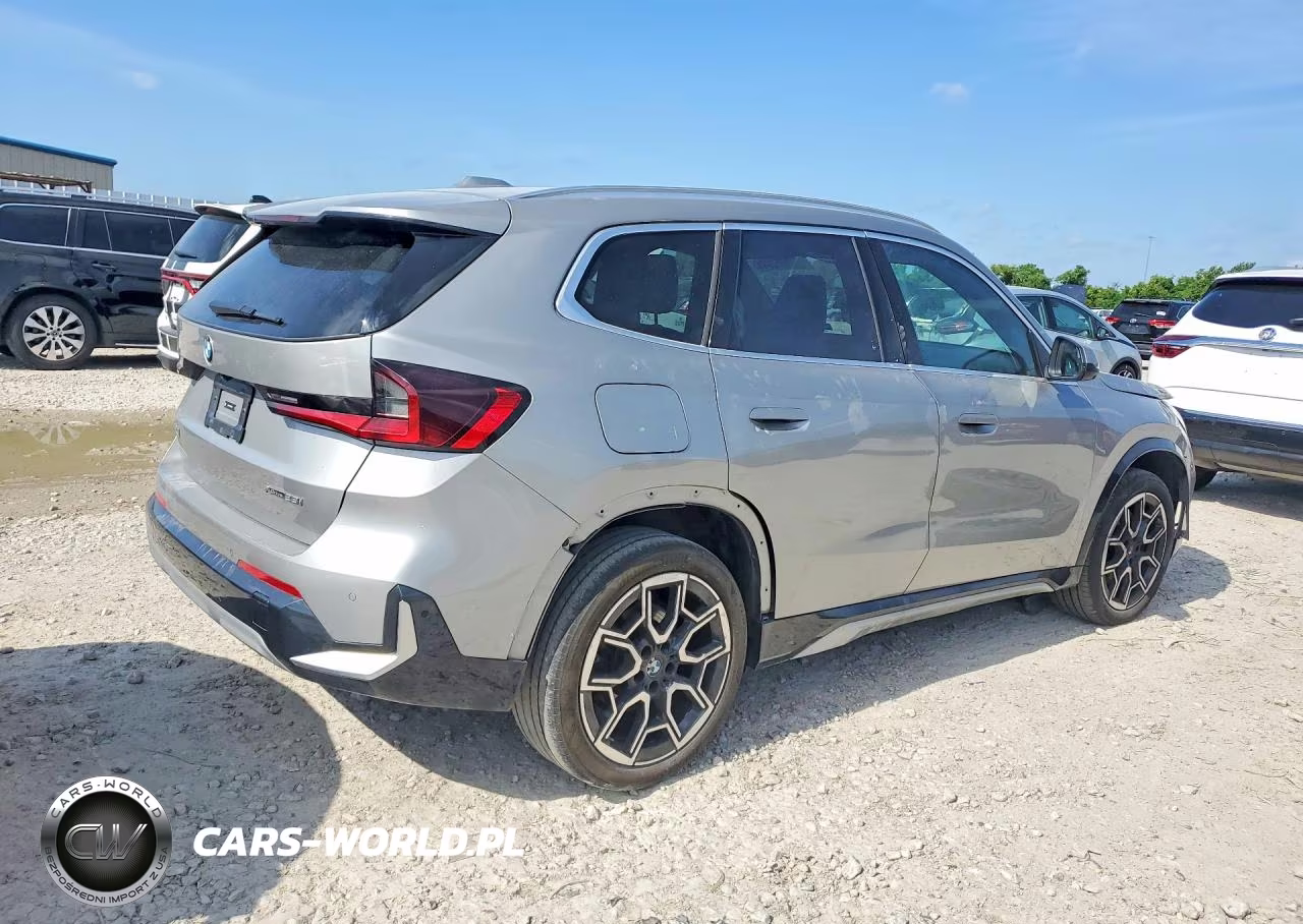 2025 BMW X1 xDrive28I VIN:WBX73EF0XS5175603 - 3