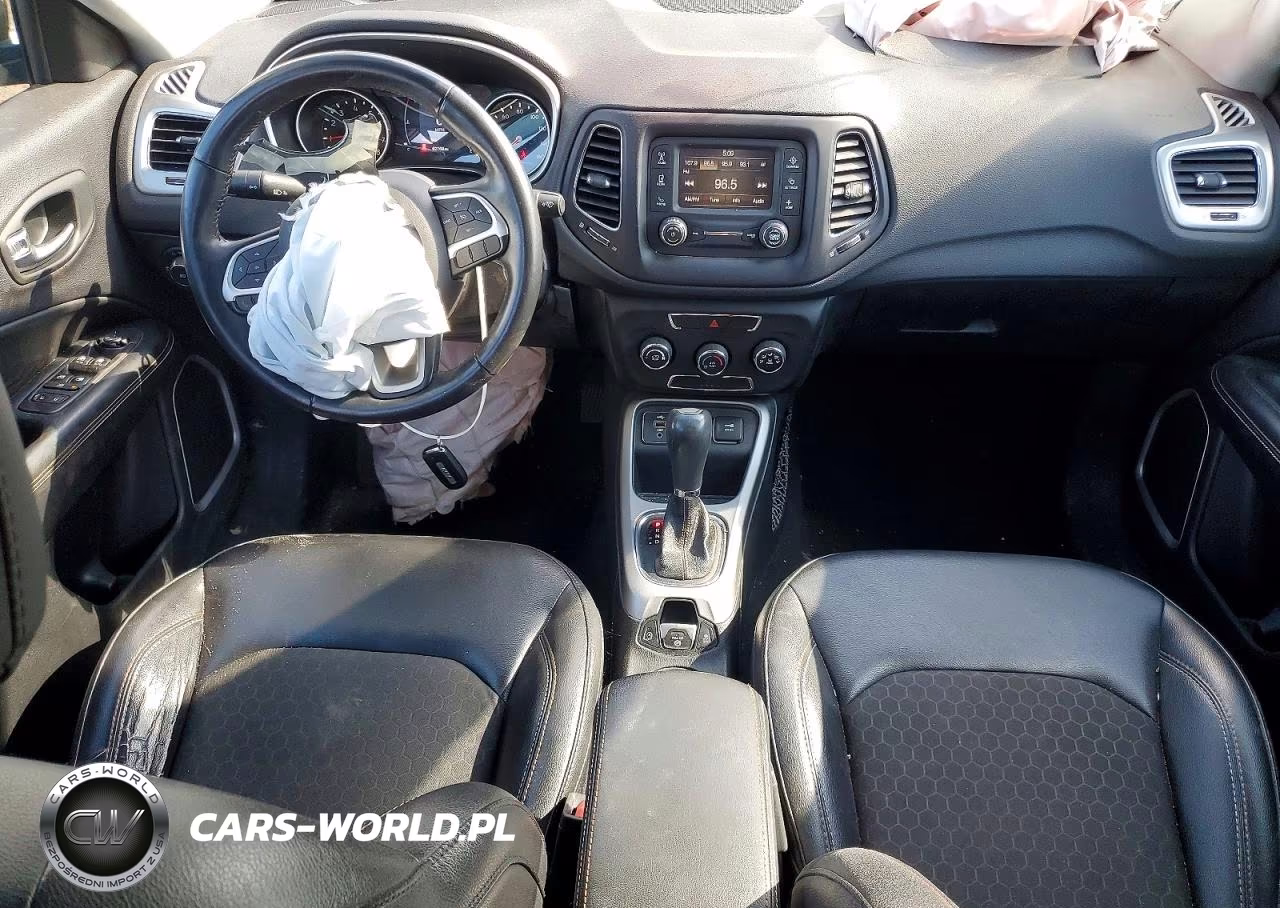 2018 Jeep Compass Latitude VIN:3C4NJCBBXJT411865 - 8