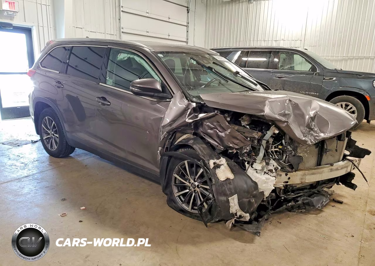 2019 Toyota Highlander Xle VIN:5TDJZRFH9KS733126 - 4