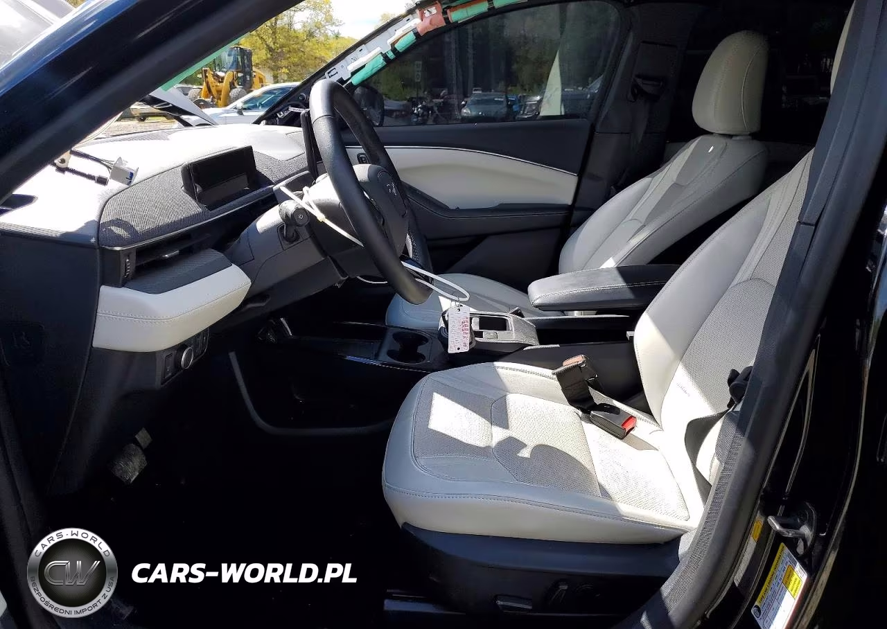 2025 Ford Mustang Mach-E Premium VIN:3FMTK3SU1SMA21945 - 7